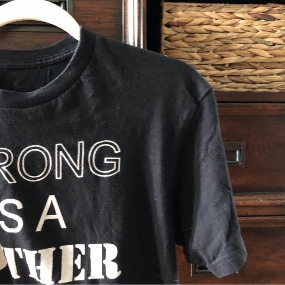 Stunner black "Strong as a Mother" graphic tee in size 1x - Picture 3 of 4